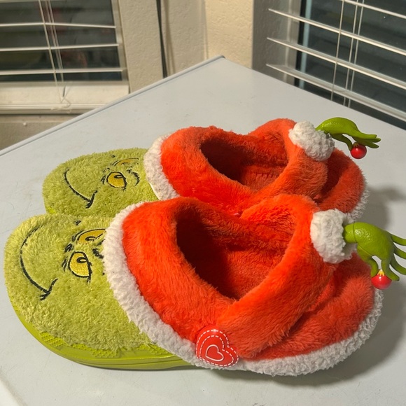 Crocs Grinch Collaboration - Picture 2 of 4